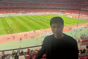 大帝也来了！李毅社媒晒现场照：中国队加油！