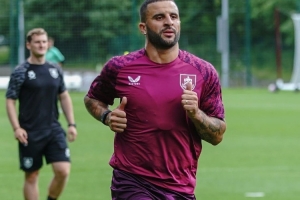 沃克评完美球员：左脚梅西、右脚丁丁、头球哈兰德、速度姆巴佩