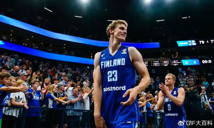 场均32+7+3断！马尔卡宁欧洲杯3战狂砍97分，秀金鸡独立+暴扣